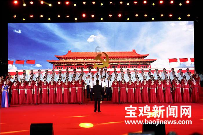 八旬老人公交车上迷路 驾驶员帮忙找家人